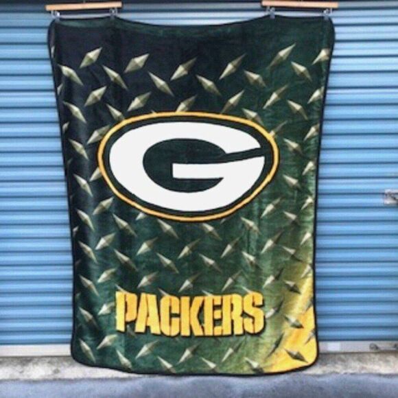 Plush Throw Blanket . Size: 60'' x 80'' ...................... Green Bay Packers - Picture 1 of 6